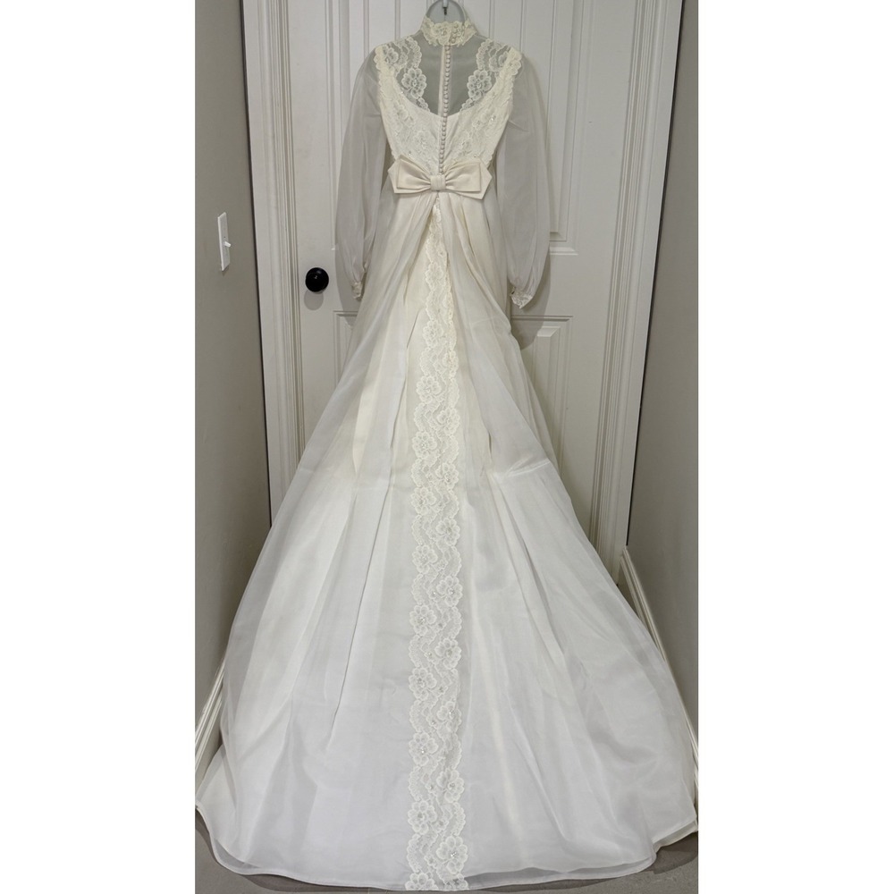 Vintage 1960s/70s Lace Wedding Dress Train Size 8 Bow